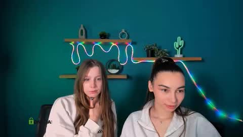 esme_moore_ online show from 12.04.25