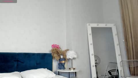 Esme Runn online show from 11.09.25