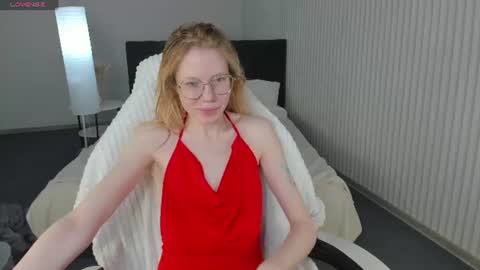 Esme Runn online show from 07.04.26