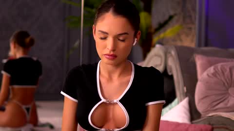 Snapshot of esmeainsley chatting on 12.10.24 Raluca online show from 12.10.24