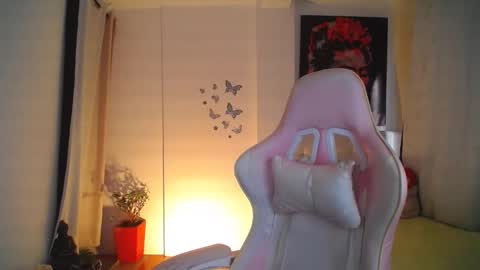 Snapshot of esmeralda098 chatting on 01.18.25 Esmeralda online show from 01.18.25