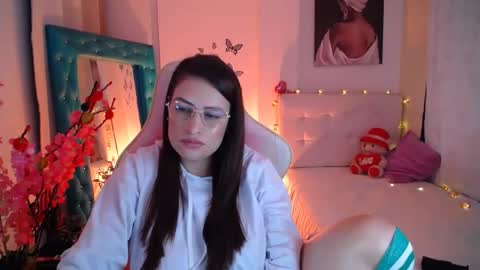 Snapshot of esmeralda098 chatting on 02.25.25 Esmeralda online show from 02.25.25