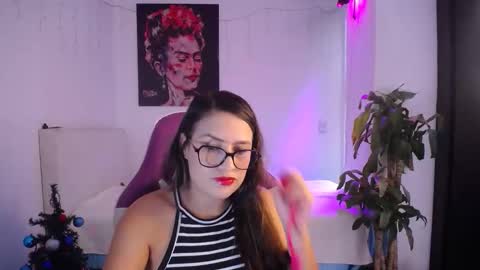 Snapshot of esmeralda098 chatting on 11.30.25 Esmeralda online show from 11.30.25