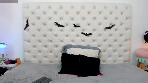 Snapshot of esmeralda_06 chatting on 10.24.25 esmeralda online show from 10.24.25