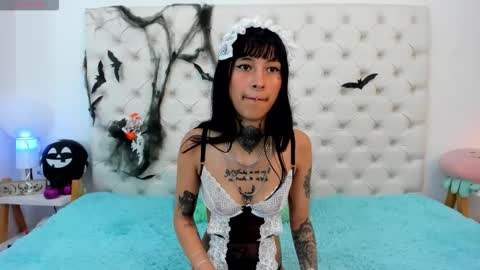 Snapshot of esmeralda_06 chatting on 10.28.25 esmeralda online show from 10.28.25