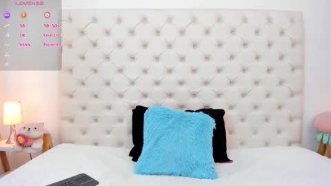 Snapshot of esmeralda_06 chatting on 11.21.25 esmeralda online show from 11.21.25