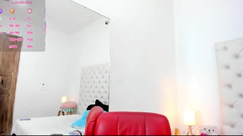 Snapshot of esmeralda_06 chatting on 11.22.25 esmeralda online show from 11.22.25