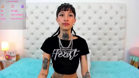 Snapshot of esmeralda_06 chatting on 11.24.25 esmeralda online show from 11.24.25