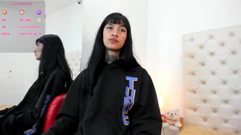 Snapshot of esmeralda_06 chatting on 12.04.25 esmeralda online show from 12.04.25