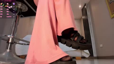 Esmeralda Grace  online show from 11.28.25