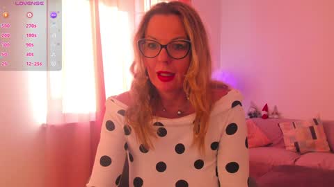 Esmi online show from 01.04.25