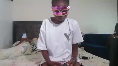 Snapshot of essypetite chatting on 05.25.26 essypetite online show from 05.25.26