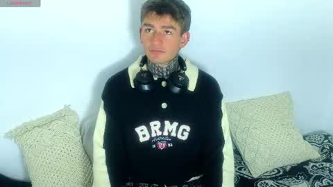 Esteban independent model online show from 07.04.26