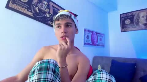 Snapshot of estebanperez_ chatting on 12.24.24 Esteban online show from 12.24.24