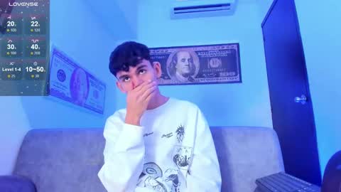 Snapshot of estebanperez_ chatting on 01.14.25 Esteban online show from 01.14.25