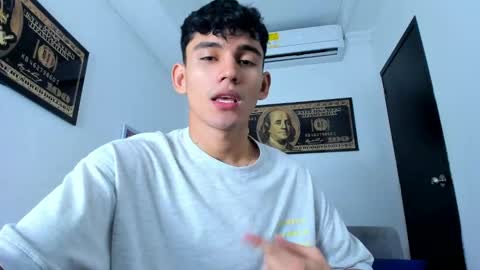 Snapshot of estebanperez_ chatting on 01.15.25 Esteban online show from 01.15.25