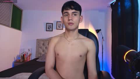 Snapshot of estebanperez_ chatting on 10.21.25 Esteban online show from 10.21.25