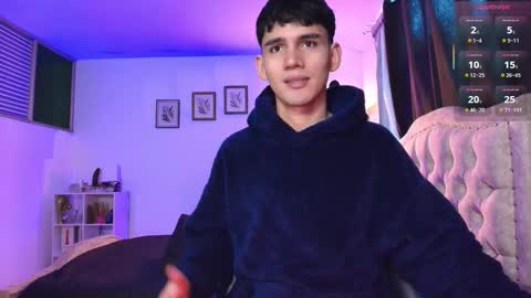 Snapshot of estebanperez_ chatting on 11.18.25 Esteban online show from 11.18.25