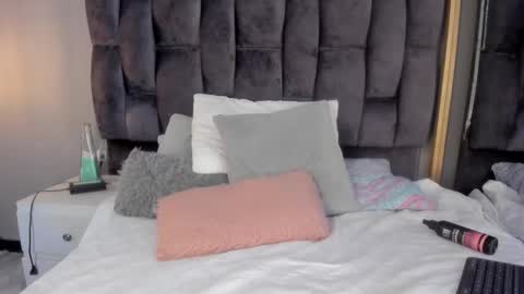 Snapshot of estefania__gomez chatting on 02.17.25 estefania__gomez online show from 02.17.25