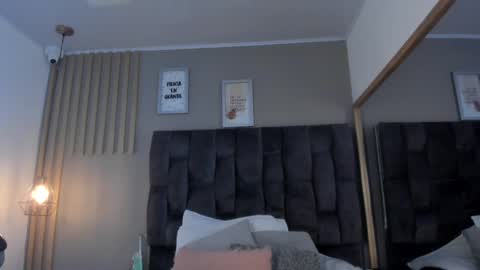 Snapshot of estefania__gomez chatting on 02.19.25 estefania__gomez online show from 02.19.25