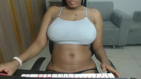Snapshot of estefania_starlovee chatting on 10.23.25 estefania_starlovee online show from 10.23.25
