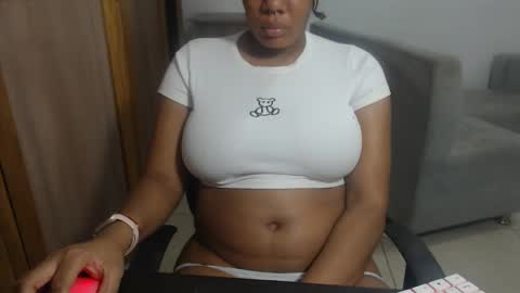 Snapshot of estefania_starlovee chatting on 12.03.25 estefania_starlovee online show from 12.03.25