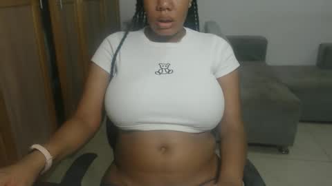 Snapshot of estefania_starlovee chatting on 12.15.25 estefania_starlovee online show from 12.15.25