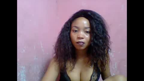 estelah20 online show from 10.21.25