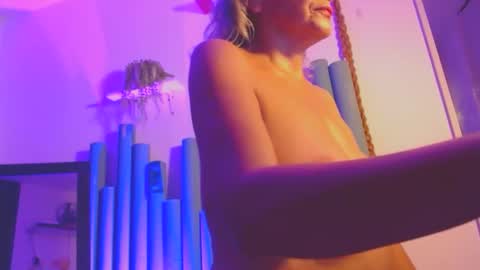 Snapshot of estelamaris1 chatting on 03.09.25 estelamaris online show from 03.09.25