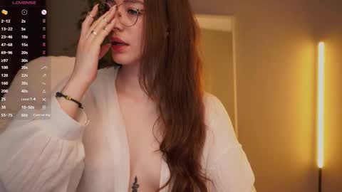 Snapshot of ester_hill chatting on 11.28.25 Ester online show from 11.28.25