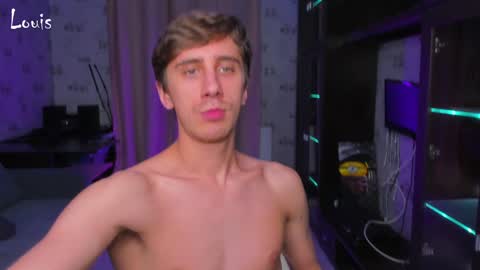 Snapshot of esthetics_boys chatting on 12.01.24 LOUIS online show from 12.01.24