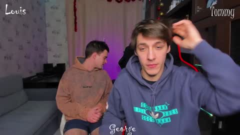 Snapshot of esthetics_boys chatting on 01.04.25 LOUIS online show from 01.04.25