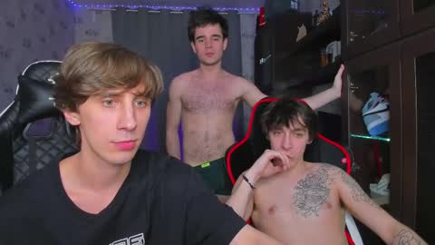 Snapshot of esthetics_boys chatting on 02.21.25 LOUIS online show from 02.21.25