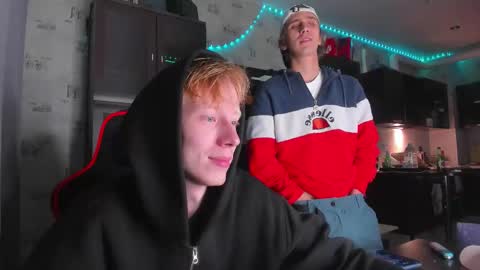 Snapshot of esthetics_boys chatting on 10.03.25 LOUIS online show from 10.03.25