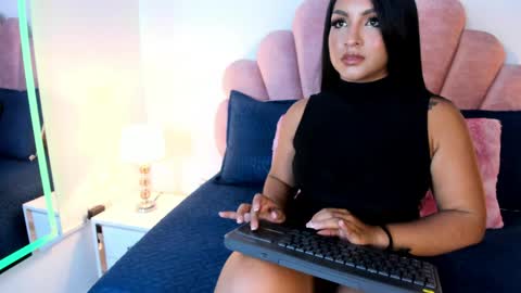 Estrella Garcia  online show from 04.22.26