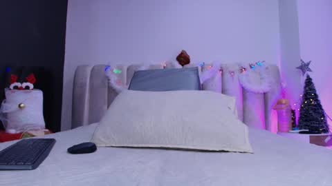 Estrella online show from 12.20.25