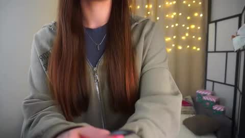 Snapshot of estrellabecnel chatting on 12.15.25 Anna online show from 12.15.25