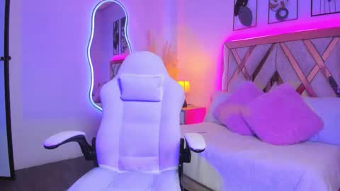 Estrella  online show from 02.05.26