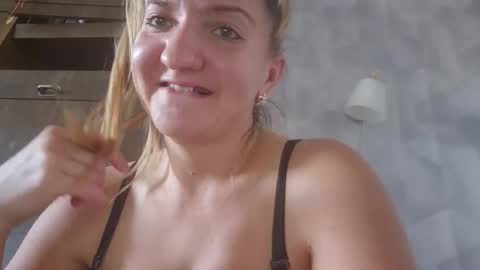 Snapshot of estrellawalters chatting on 09.12.25 estrellawalters online show from 09.12.25