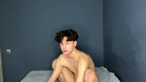 Snapshot of estremecerse chatting on 12.17.24 Alex online show from 12.17.24