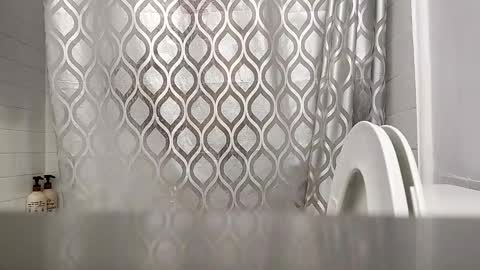 Snapshot of estuardo6969 chatting on 12.17.25 kingCockbw online show from 12.17.25