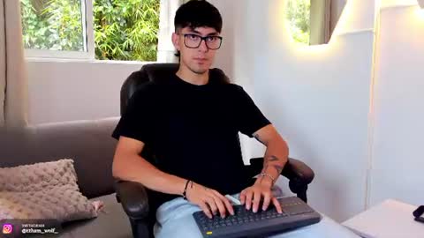 Snapshot of etham_wolf1 chatting on 06.11.26 etham_wolf1 online show from 06.11.26