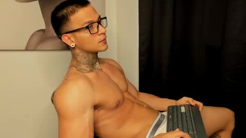 Snapshot of ethan_devis7 chatting on 05.27.26 Ethan - Independent model online show from 05.27.26