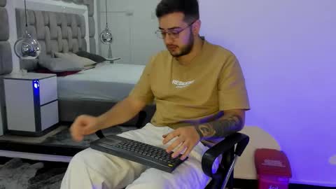 ethan_greys online show from 12.14.25