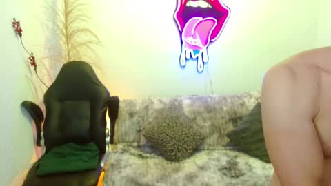 Snapshot of ethanblaze_ chatting on 11.08.25 ethanblaze_ online show from 11.08.25