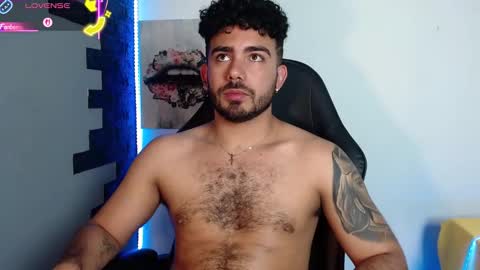 Snapshot of ethanhairy chatting on 01.06.26 Ethan online show from 01.06.26