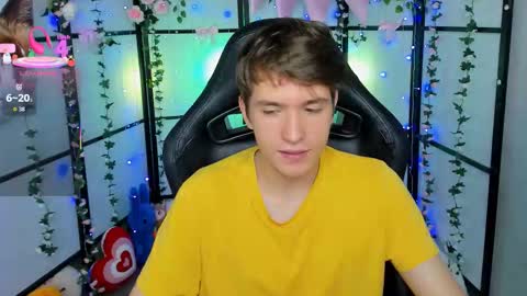 Snapshot of ethansinful chatting on 09.12.25 Ethan online show from 09.12.25