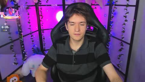 Snapshot of ethansinful chatting on 09.26.25 Ethan online show from 09.26.25