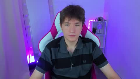 Snapshot of ethansinful chatting on 10.08.25 Ethan online show from 10.08.25