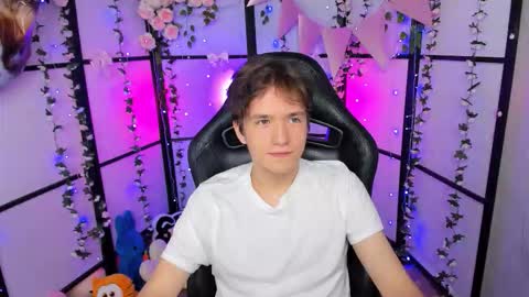 Snapshot of ethansinful chatting on 10.11.25 Ethan online show from 10.11.25